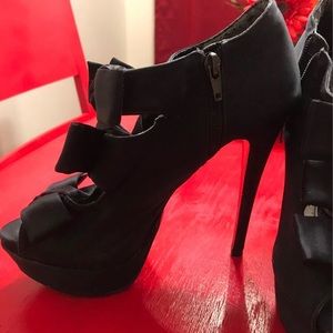 Steve Madden Black bow Heels, Size 9